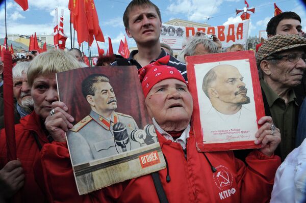 Comunistas rusos marcharon en Moscú por la “solidaridad entre trabajadores” - Sputnik Mundo