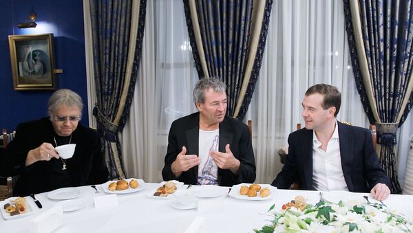 El encuentro de Dmitri Medvedev con Deep Purple - Sputnik Mundo