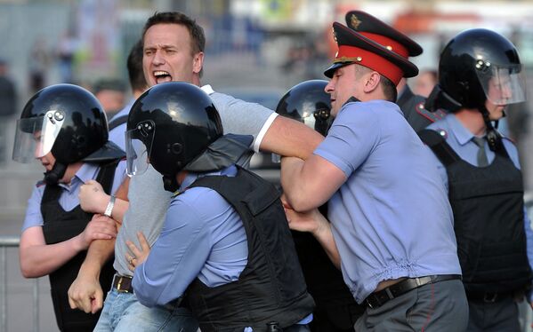 Desórdenes durante la manifestación opositora en el centro de Moscú - Sputnik Mundo