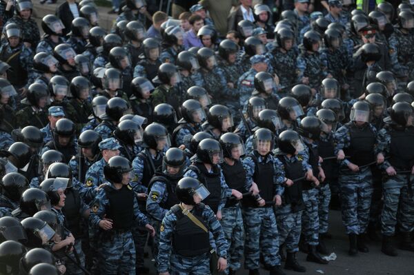 Al menos 250 detenidos durante la manifestación opositora en el centro de Moscú - Sputnik Mundo