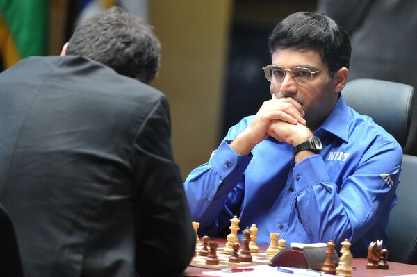 Anand y Gelfand empatan en primera partida por corona mundial de ajedrez en Moscú - Sputnik Mundo