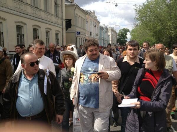 Literatos y músicos “pasean” por Moscú en una protesta pacífica - Sputnik Mundo