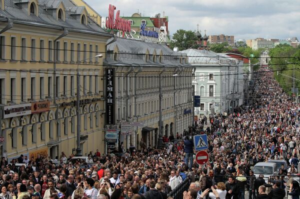 “Protesta literaria” en el Anillo de los Bulevares en Moscú - Sputnik Mundo