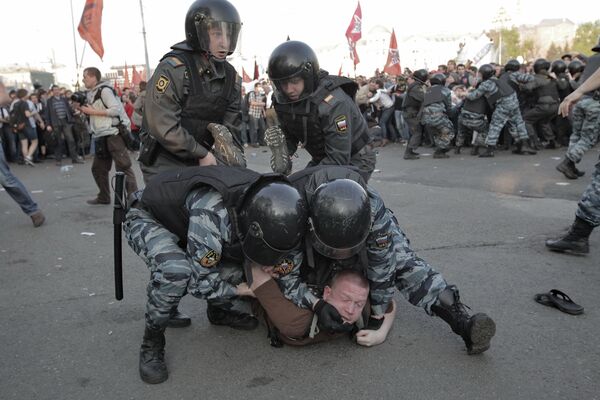 Autoridades declaran culpables a más del 60% de los detenidos durante las manifestaciones de la oposición en Moscú - Sputnik Mundo