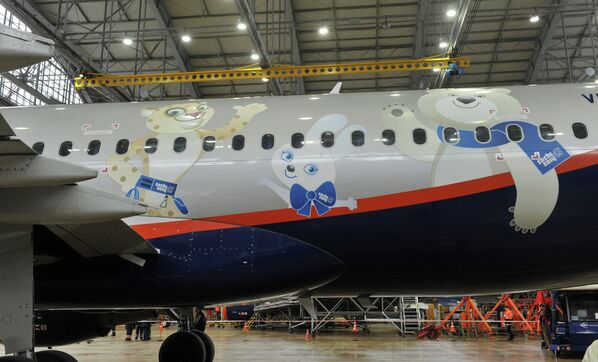 Aeroflot presenta avión con símbolos de los Juegos Olímpicos de Sochi 2014 - Sputnik Mundo