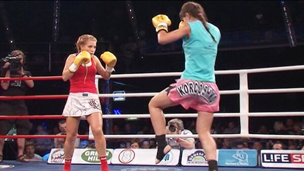 Modelo y luchadora rusa vence ante campeona de kickboxing de Ucrania - Sputnik Mundo
