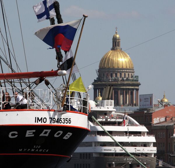 El velero ruso Sedov inicia la vuelta al mundo - Sputnik Mundo