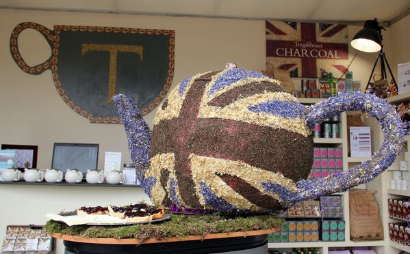 Festival de Flores de Chelsea dedicado al 60 aniversario de la entronización de la reina británica Isabel II - Sputnik Mundo