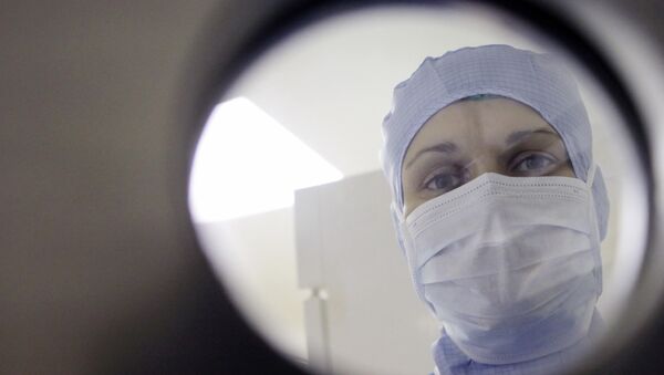 Cirujanos británicos olvidan 161 objetos ajenos en cuerpos de pacientes en dos años - Sputnik Mundo