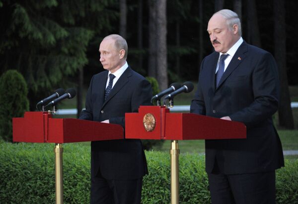 Vladímir Putin y Alexandr Lukashenko - Sputnik Mundo