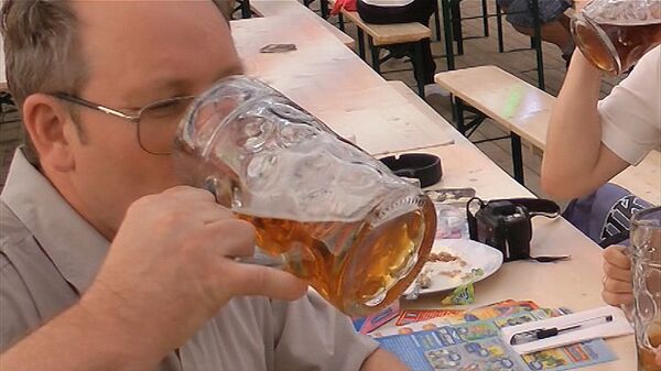 El público ha bebido más 200 mil litros de cerveza checa en el festival “Praga-2012” - Sputnik Mundo
