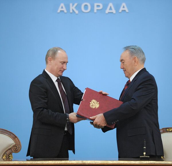 Vladímir Putin y Nursultán Nazarbáev - Sputnik Mundo