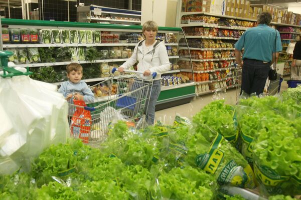 Sólo uno de cada cien rusos prefiere alimentos importados a los nacionales según estudio - Sputnik Mundo