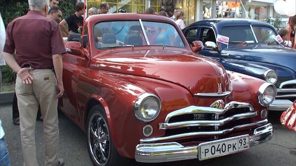 Desfile exclusivo de coches antiguos en Sochi   - Sputnik Mundo