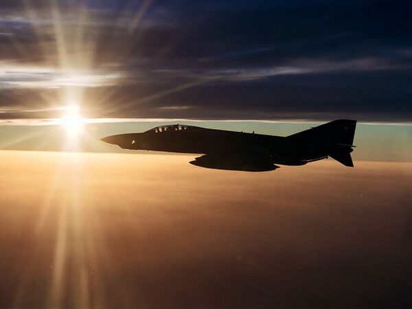 Militares de Turquía empiezan a cuestionar el derribo del RF-4E Phantom por Siria - Sputnik Mundo