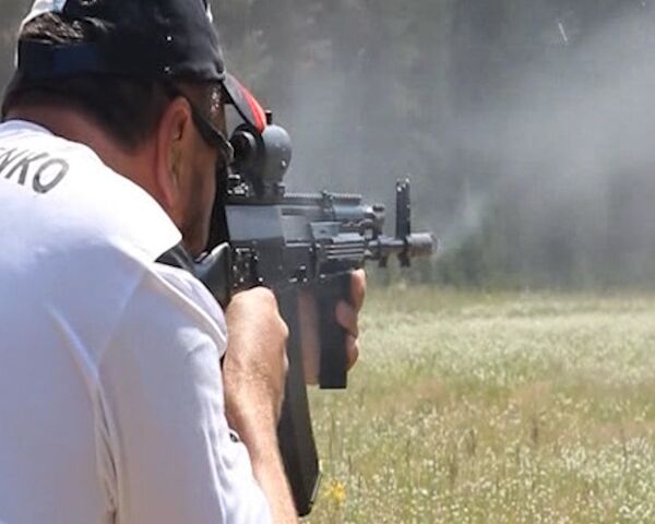 Expertos prueban prototipo del nuevo fusil “Kalashnikov” - Sputnik Mundo