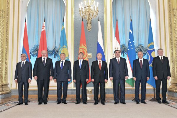 Uzbekistán vuelve a salir de la alianza defensiva liderada por Rusia - Sputnik Mundo