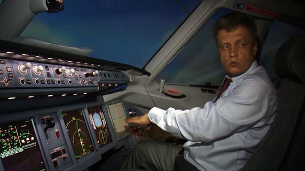 El avión Sukhoi SuperJet-100 grita a los pilotos cómo deben pilotar - Sputnik Mundo