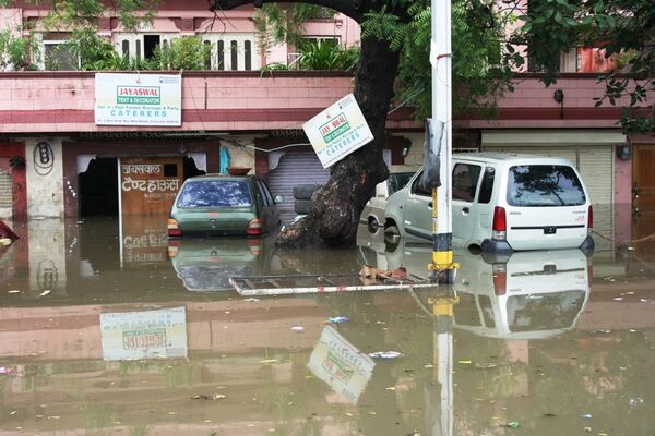 Más de 80 muertos por inundaciones en la India - Sputnik Mundo