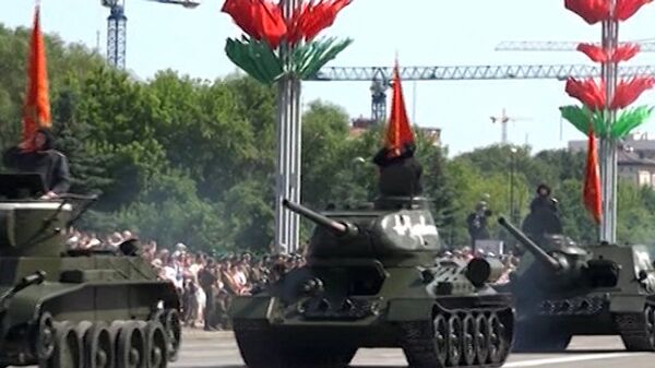 Bielorrusia celebra el Día de la Independencia con desfile militar - Sputnik Mundo