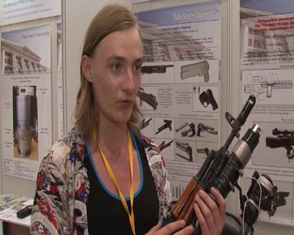 Escolares convierten fusil Kalashnikov en un dispositivo para desminado - Sputnik Mundo