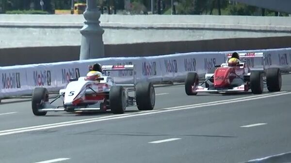 Pilotos de Fórmula 1 participan en carreras de exhibición cerca del Kremlin - Sputnik Mundo