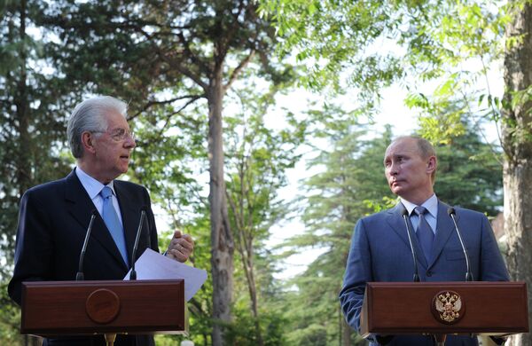 Mario Monti y Vladímir Putin - Sputnik Mundo