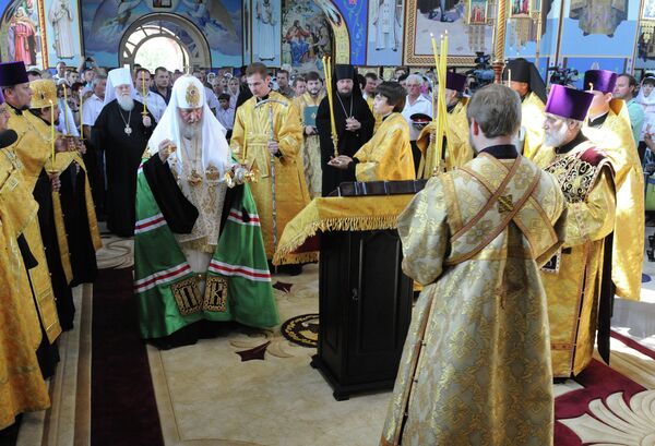 Patriarca ruso Kiril visita la ciudad de Krimsk afectada por la inundación - Sputnik Mundo