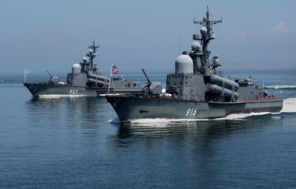 Ensayo del desfile naval del Día de la Armada de Rusia en Vladivostok - Sputnik Mundo