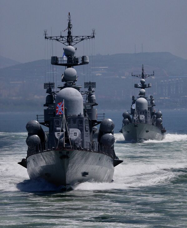 Ensayo del desfile naval del Día de la Armada de Rusia en Vladivostok - Sputnik Mundo