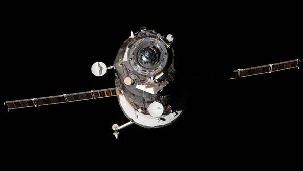 El carguero Progress se desacoplará esta noche de la ISS para prueba científica - Sputnik Mundo