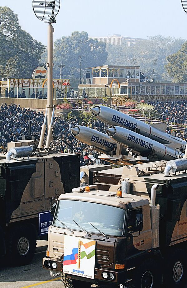 Ejército de la India recibirá cerca de 1.000 misiles supersónicos BrahMos - Sputnik Mundo