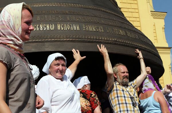 Patriarca bendice campana para la catedral en Nizhni Nóvgorod - Sputnik Mundo