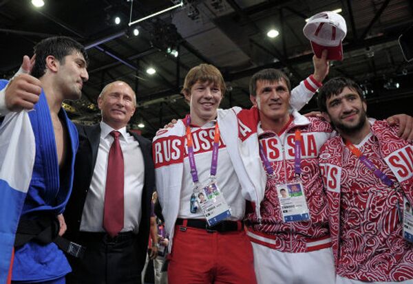 Judoca Taguir Jaibuláev, ganador del tercer oro olímpico de Rusia en Londres 2012 - Sputnik Mundo