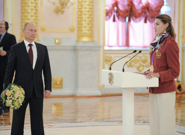 Putin condecora a los nuevos campeones olímpicos de Rusia en ceremonia en el Kremlin  - Sputnik Mundo