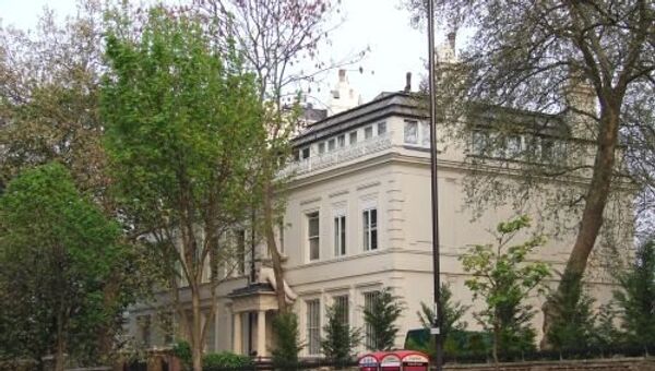 Miembros de la oposición siria atacan embajada de Rusia en Londres - Sputnik Mundo