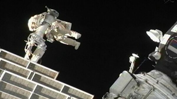 Cosmonautas rusos realizan caminata espacial en la ISS - Sputnik Mundo