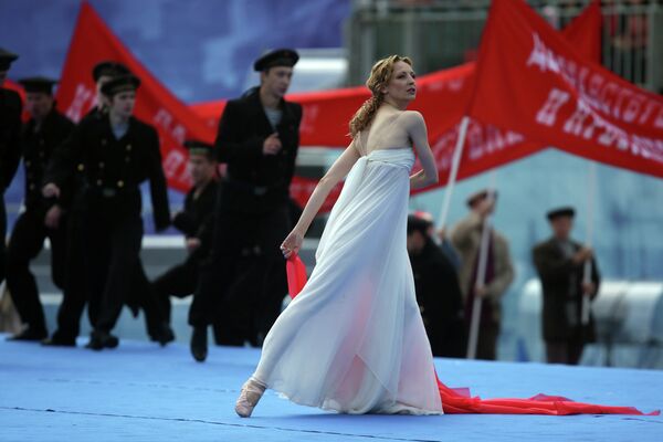 Moscovitas celebran el día de Moscú en la Plaza Roja - Sputnik Mundo