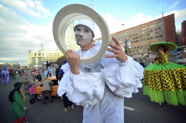 Moscú festeja su 865 aniversario con desfiles y muestras de arte - Sputnik Mundo