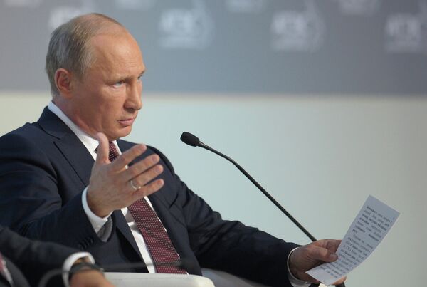 Putin recomienda avanzar hacia múltiples monedas de reserva - Sputnik Mundo