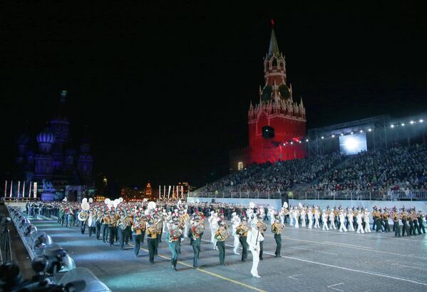 Clausura del Festival Internacional de las Bandas Militares “La Torre el Salvador” en la Plaza Roja de Moscú - Sputnik Mundo