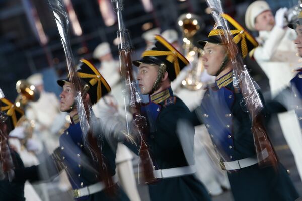 Clausura del Festival Internacional de las Bandas Militares “La Torre el Salvador” en la Plaza Roja de Moscú - Sputnik Mundo