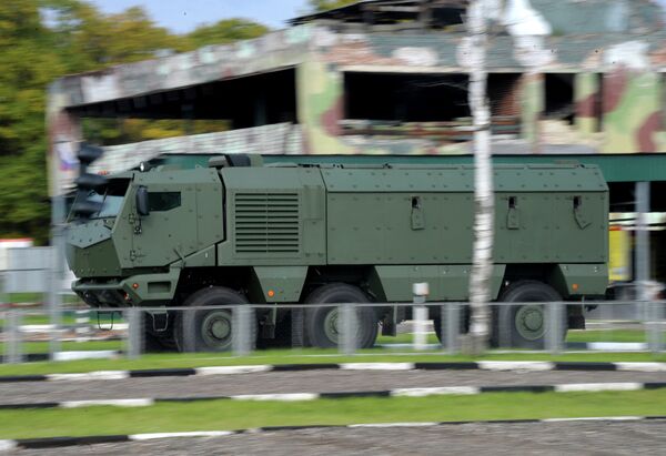 KAMAZ exhibe sus vehículos militares en un polígono a las afueras de Moscú - Sputnik Mundo