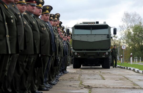 KAMAZ exhibe sus vehículos militares en un polígono a las afueras de Moscú - Sputnik Mundo