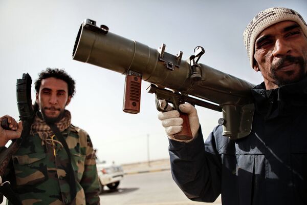 Rusia llama la atención internacional sobre el descontrol de las armas en Libia - Sputnik Mundo