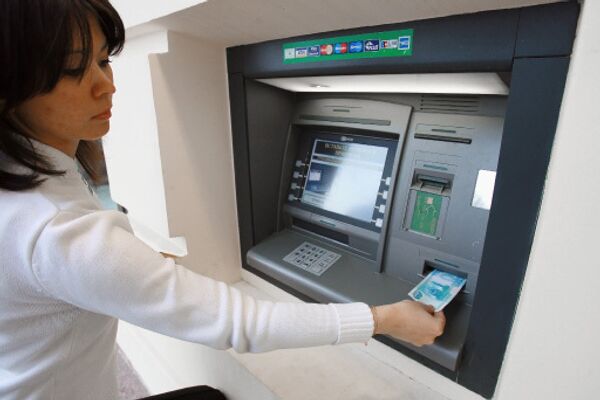 Banco nipón pone en servicio cajero automático que entrega efectivo sin tarjeta - Sputnik Mundo