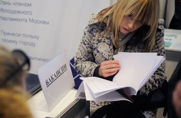 El paro en Rusia se redujo un 16% desde enero - Sputnik Mundo