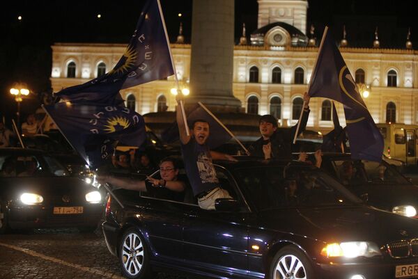 La oposición celebra su victoria electoral en el centro de Tbilisi - Sputnik Mundo
