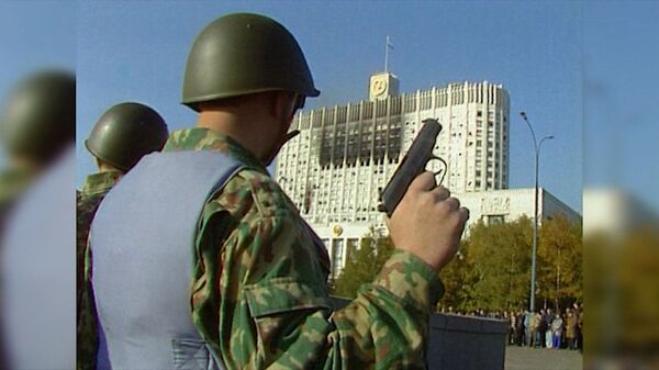 En 1993 el Kremlin ordenó bombardear el parlamento de Rusia  - Sputnik Mundo