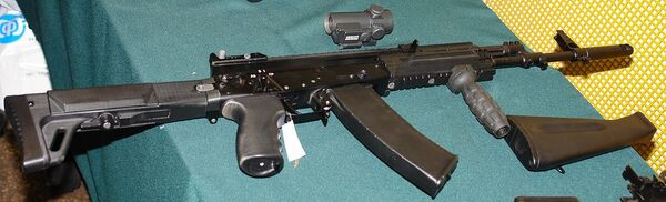 Rusia anuncia para 2013 la producción en serie del nuevo fusil Kalashnikov - Sputnik Mundo